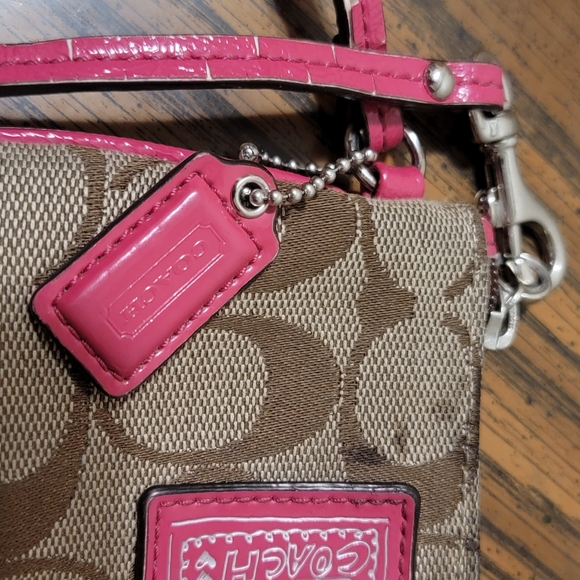 Authentic Coach Poppy Logo Wristlet - Picture 6 of 11